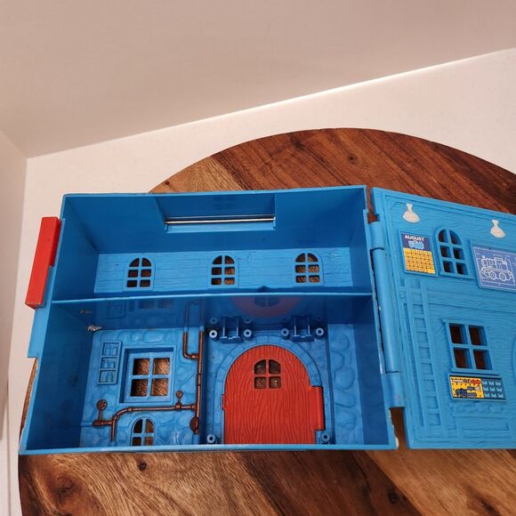 2003 Thomas & Friends Carry Case – Sodor Engine Works – Gullane - Picture 5 of 7